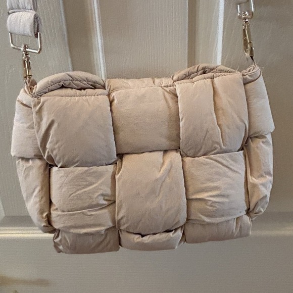 Quilted Cream Puffer Double Snap Purse Crossbody Bag Gold Trim Inside Pockets - Picture 8 of 9